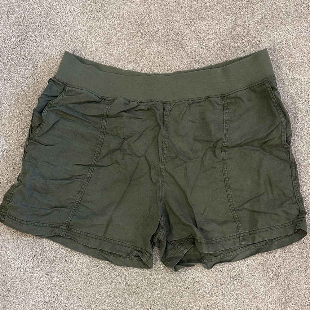 Faherty Women's Olive Green Cotton/Tencel Blend Everyday Pull-On Shorts